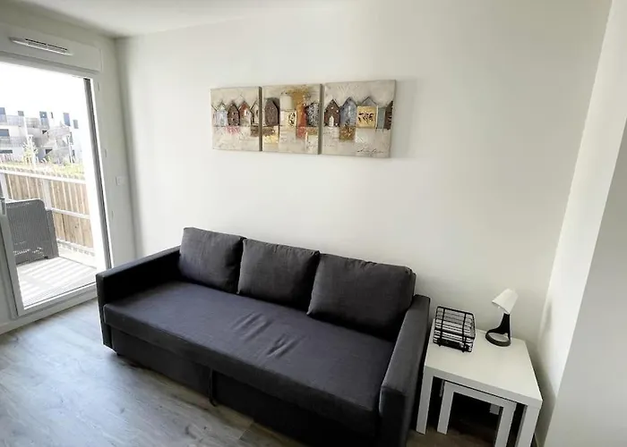 Studio Avec Balcon Et Parking!