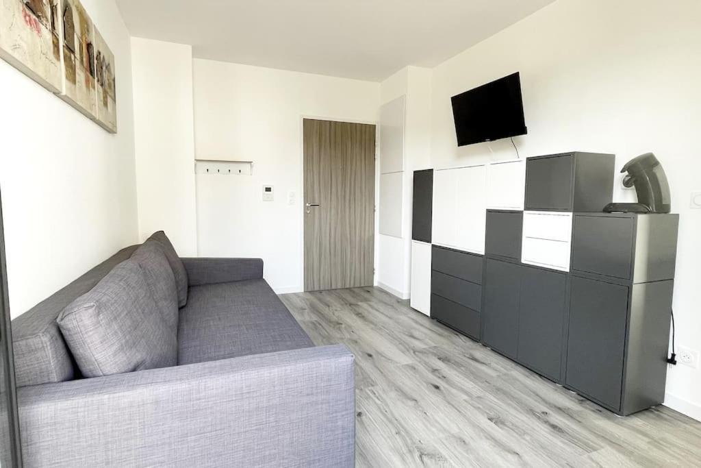 Apartment Avec Balcon Et Parking!