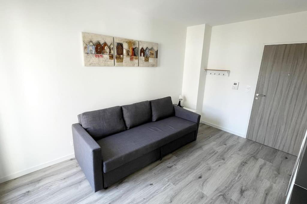 Appartement Avec Balcon Et Parking! *